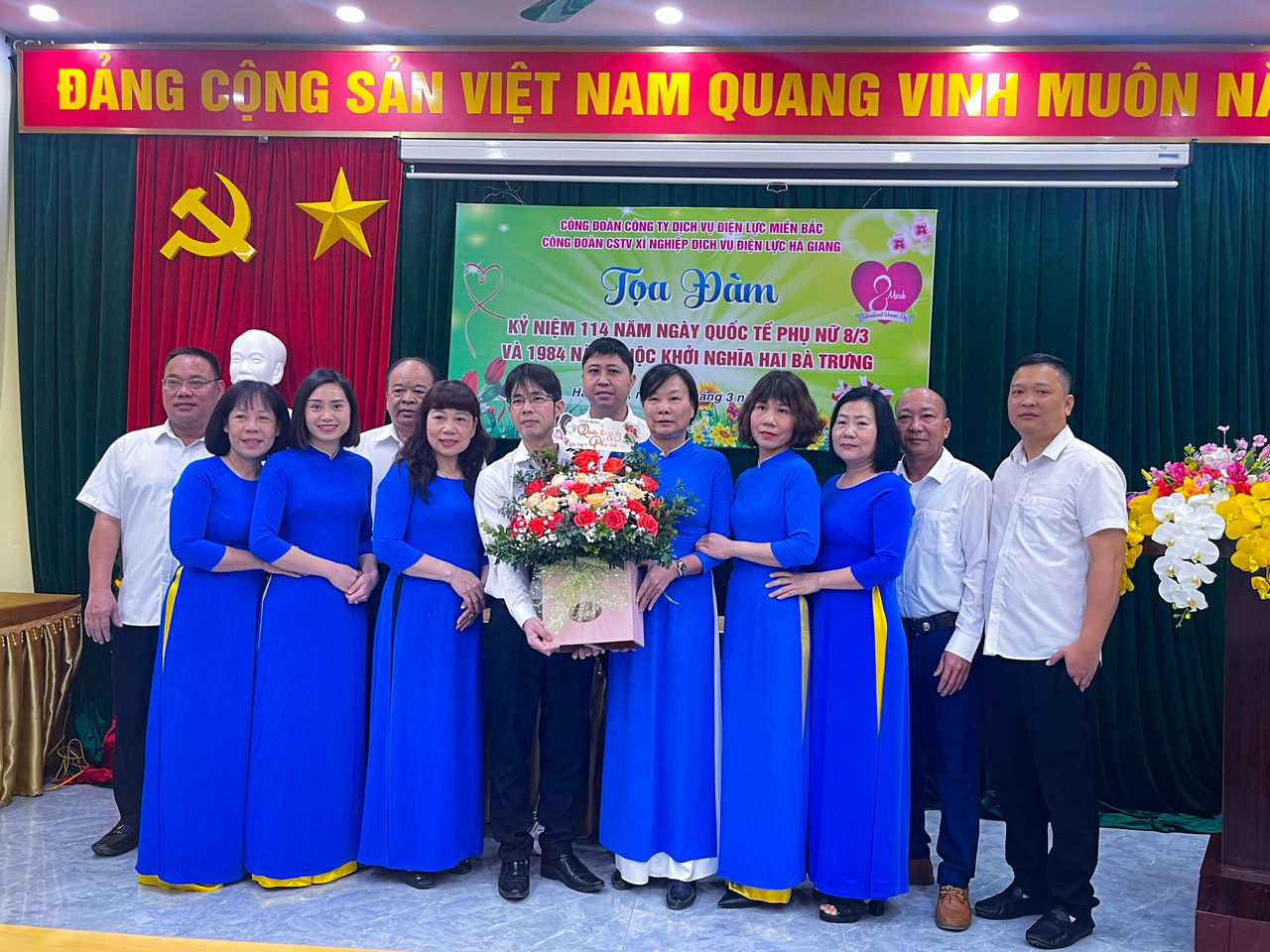 Xí nghiệp Dịch vụ Điện lực Hà Giang tổ chức các hoạt động ý nghĩa kỷ niệm Ngày Quốc tế Phụ nữ